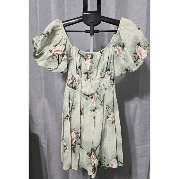 HYFVE Dresses & Skirts - Hyfve Women's Large Puff Sleeve Mini Dress Sage Green Floral